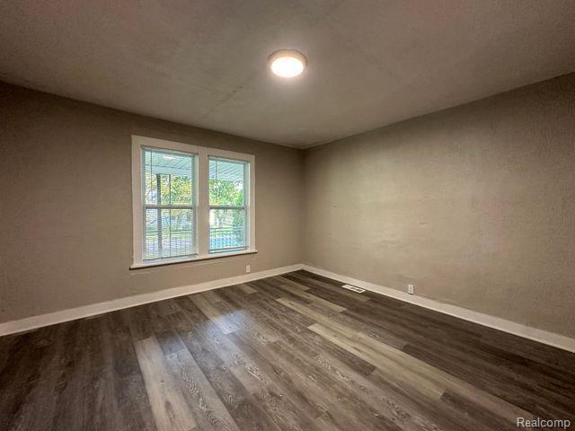 8426 Dale Center Line, MI 48015 - Photo 11 of 34 Gallery Image 11