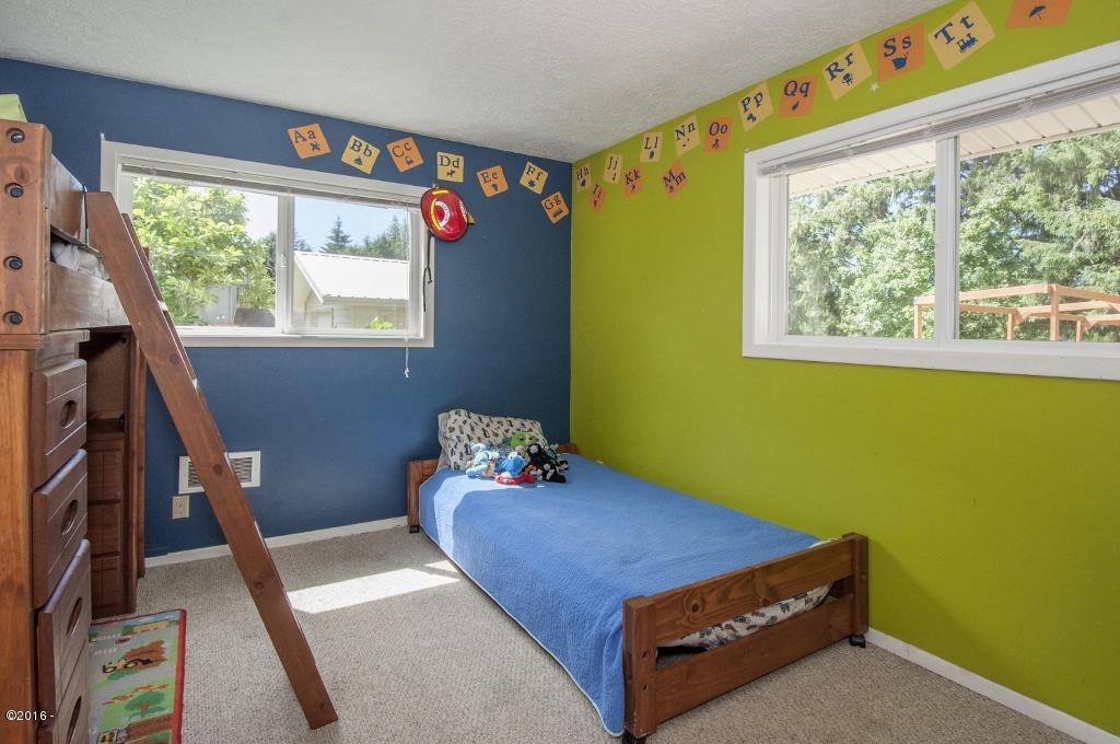 316 Old River Road Northeast Siletz, OR 97380 - Photo 23 of 37 Bedroom 2 - View 1 (1024x680)