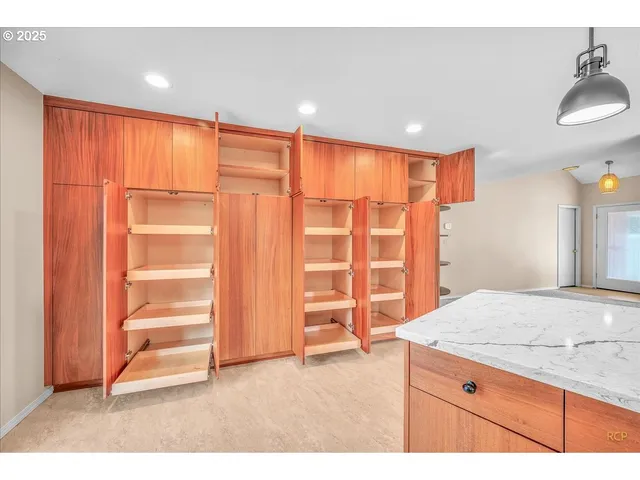 $574,950 | 33765 Lake Front Drive, Warrenton, OR 97146