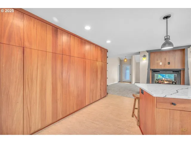 $574,950 | 33765 Lake Front Drive, Warrenton, OR 97146