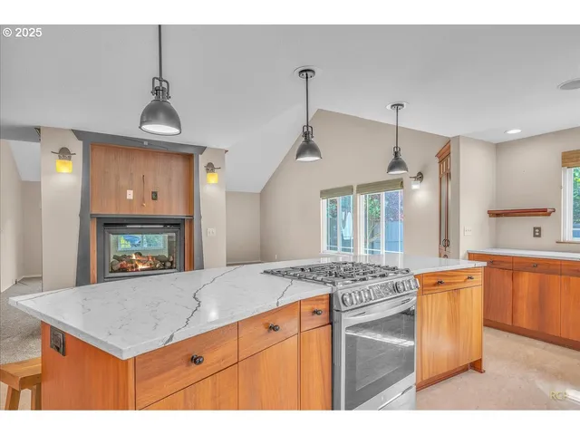 $574,950 | 33765 Lake Front Drive, Warrenton, OR 97146