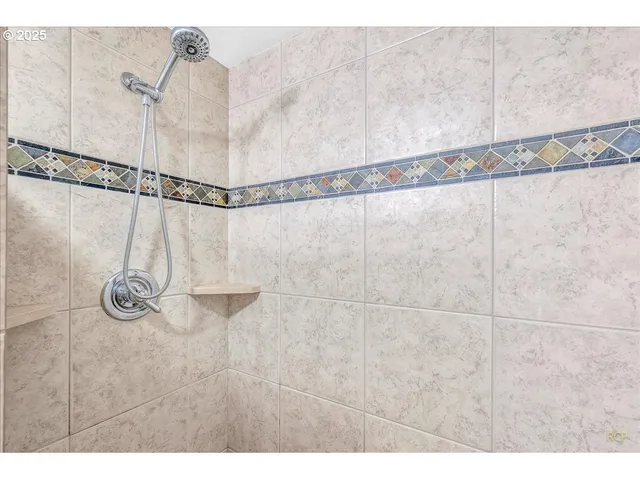 $574,950 | 33765 Lake Front Drive, Warrenton, OR 97146