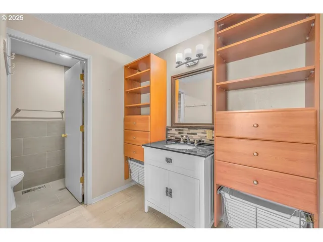 $574,950 | 33765 Lake Front Drive, Warrenton, OR 97146