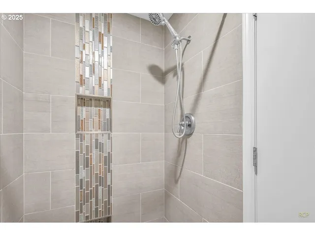 $574,950 | 33765 Lake Front Drive, Warrenton, OR 97146