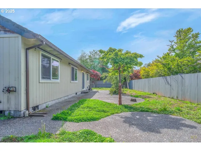 $574,950 | 33765 Lake Front Drive, Warrenton, OR 97146