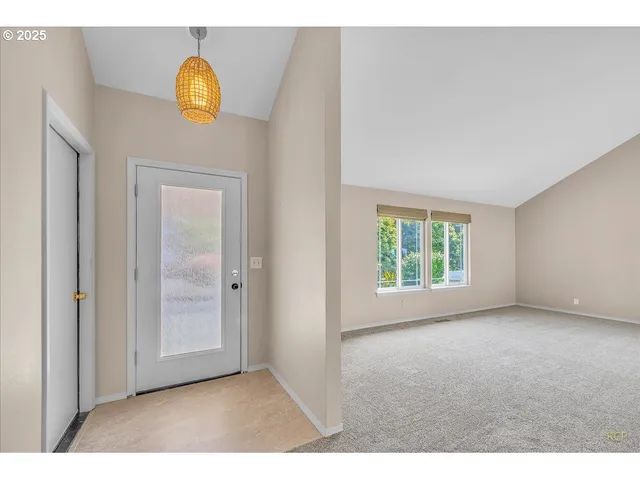 $574,950 | 33765 Lake Front Drive, Warrenton, OR 97146