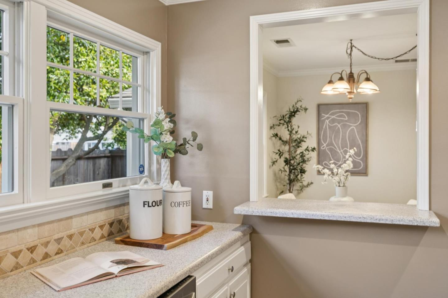 308 Hedge Road Menlo Park, CA 94025 - Photo 15 of 37