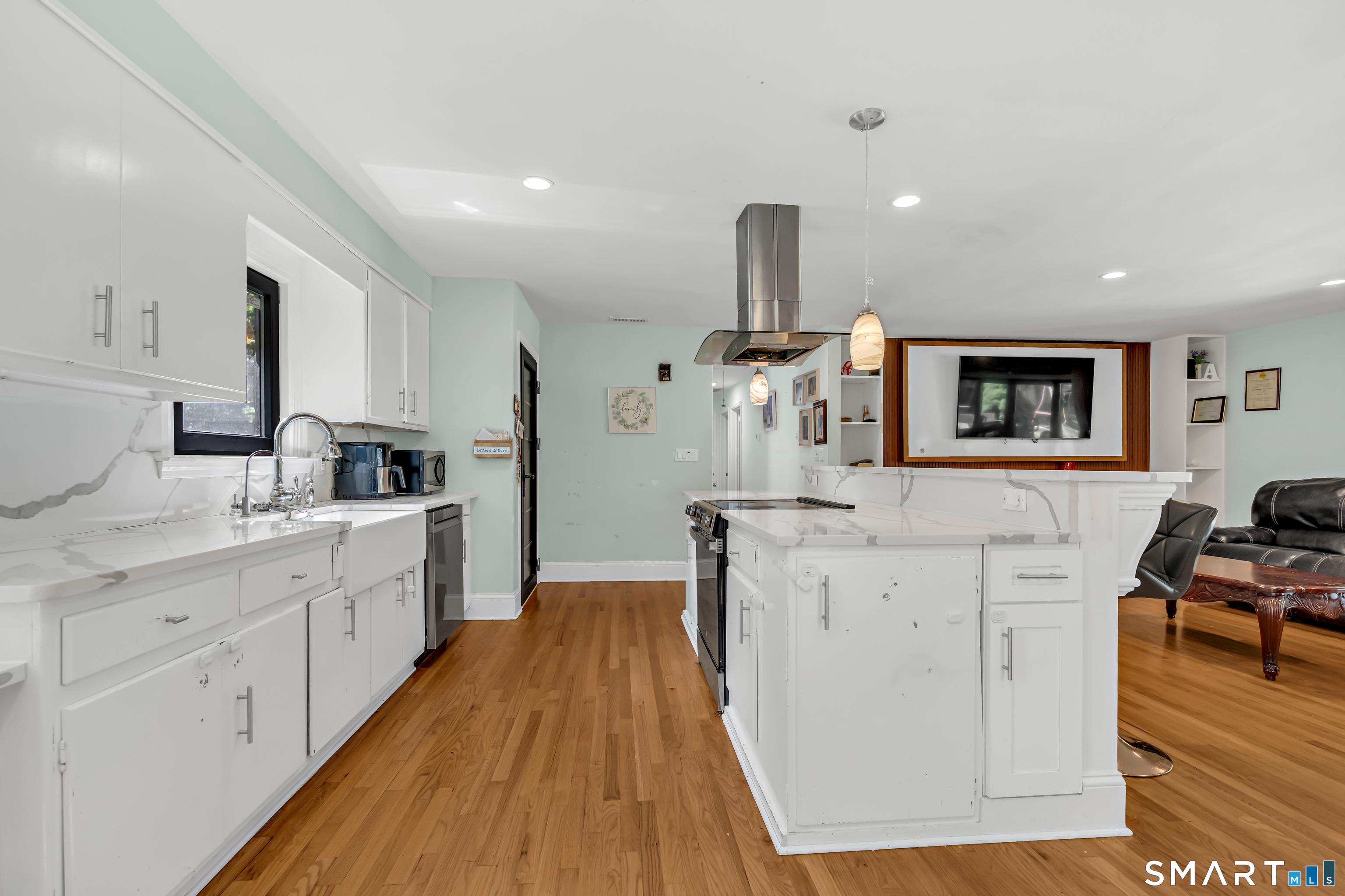 68 Parry Road Stamford, CT 06907 - Photo 7 of 39 Gallery Image 7