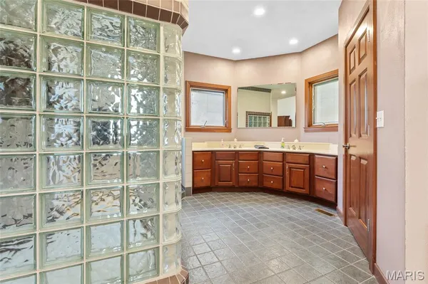 $760,000 | 11 Jennifer Lane, Collinsville, IL 62234