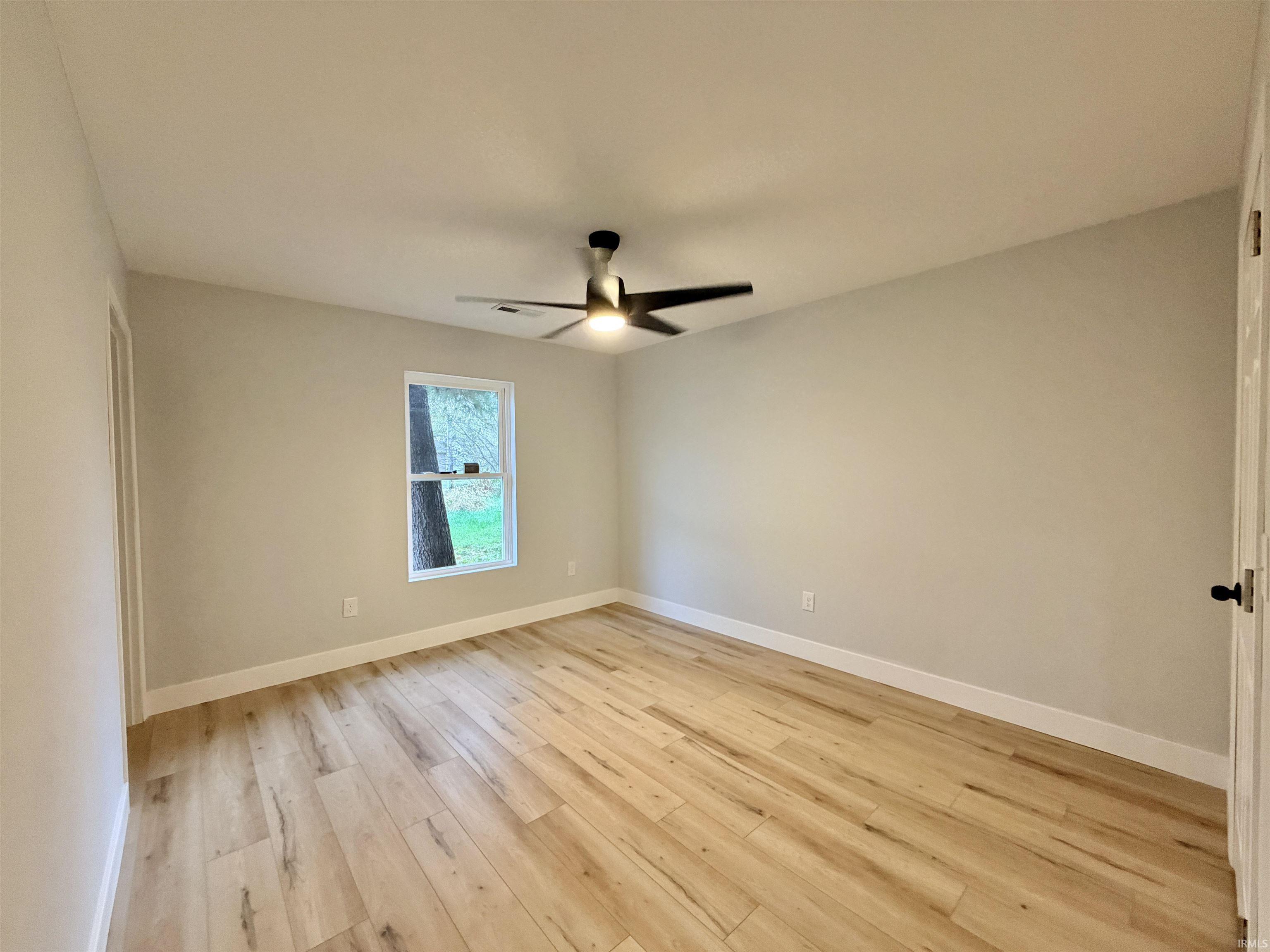 579 Northwest 3rd Street Linton, IN 47441 - Photo 4 of 12