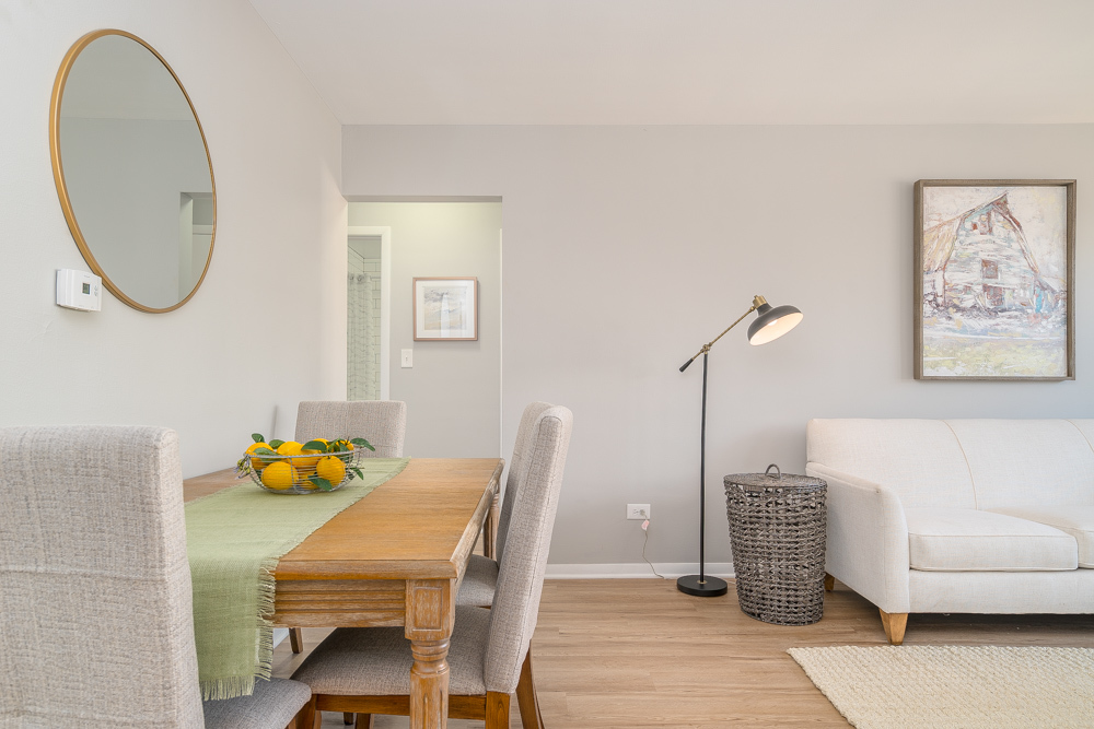 38 South Kensington Avenue, Unit 6 La Grange, IL 60525 - Photo 15 of 23 a dining room with furniture and a mirror