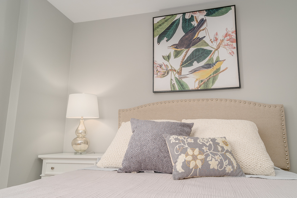 38 South Kensington Avenue, Unit 6 La Grange, IL 60525 - Photo 23 of 23 a bedroom with a bed and wall painting