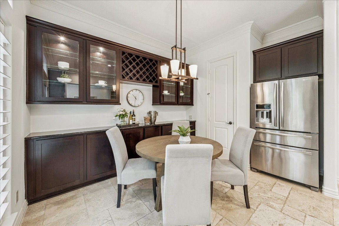 4418 Rose Street Houston, TX 77007 - Photo 13 of 34 a dining room with stainless steel appliances kitchen island granite countertop a refrigerator a stove a kitchen island with a dining table and chairs