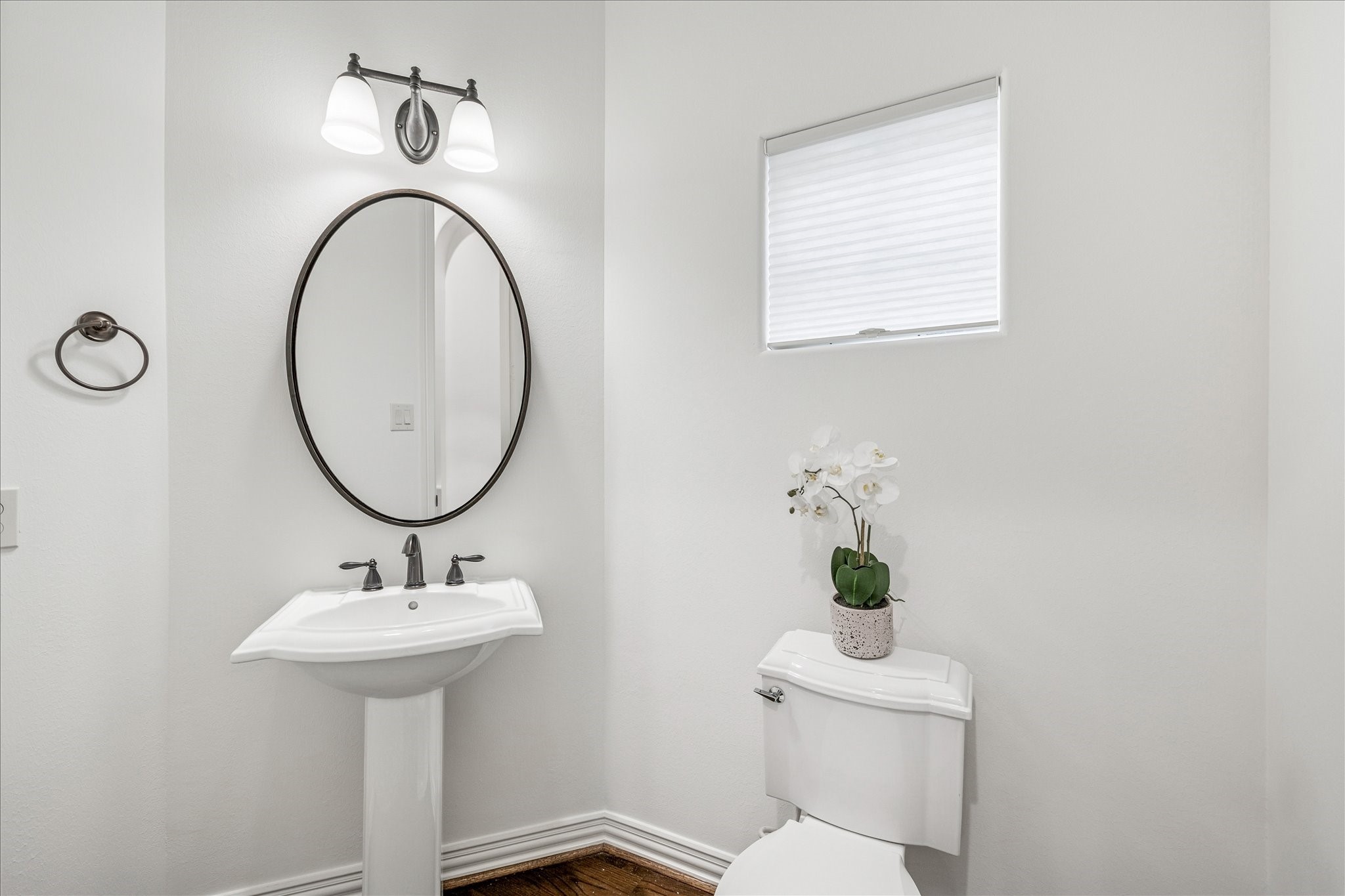 4418 Rose Street Houston, TX 77007 - Photo 17 of 34 a bathroom with a sink a mirror and a toilet