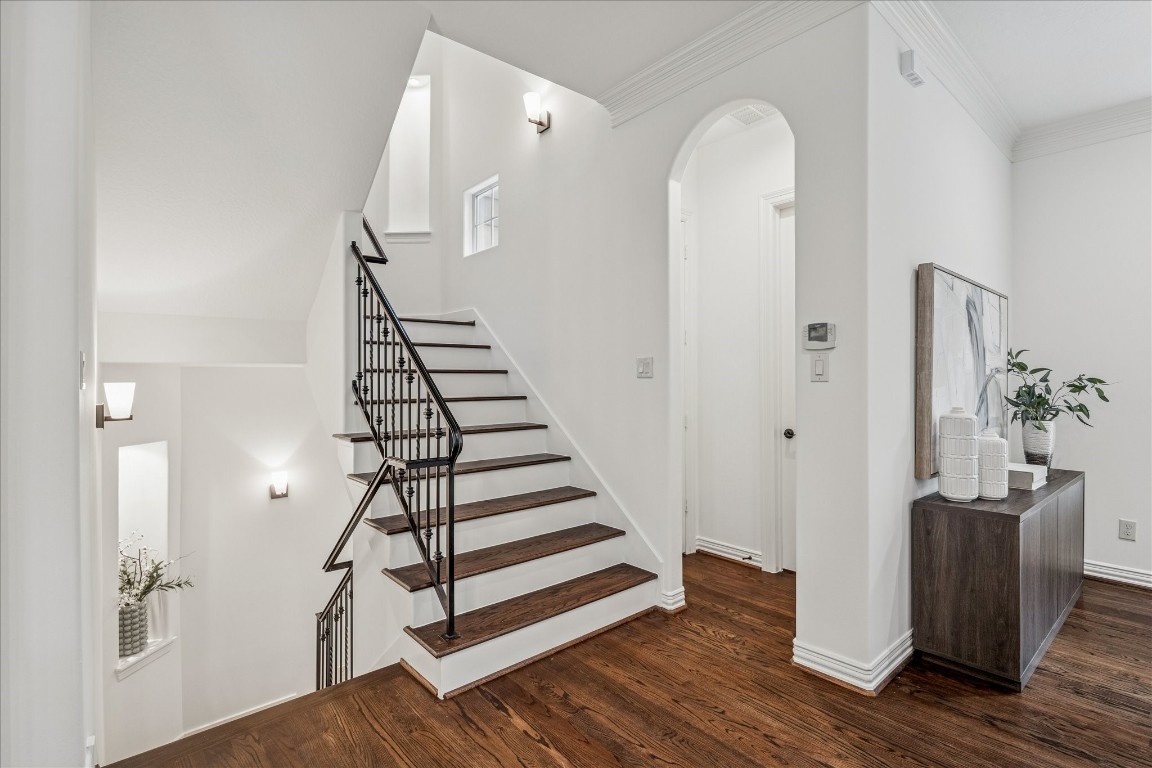 4418 Rose Street Houston, TX 77007 - Photo 18 of 34 a view of a room with wooden floor and white walls