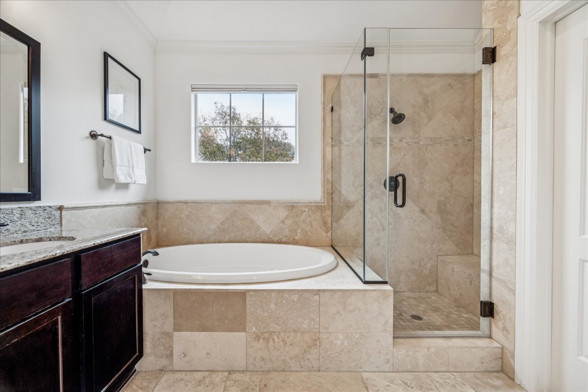 4418 Rose Street Houston, TX 77007 - Photo 22 of 34 Spacious bathroom featuring a relaxing soaking tub and separate glass enclosed shower.