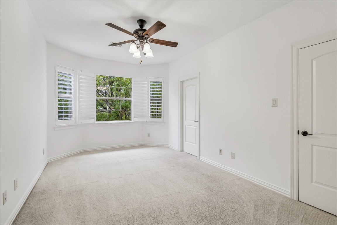 4418 Rose Street Houston, TX 77007 - Photo 26 of 34 Secondary bedroom located on the third level featuring a spacious closet and a comfortable, private layout.