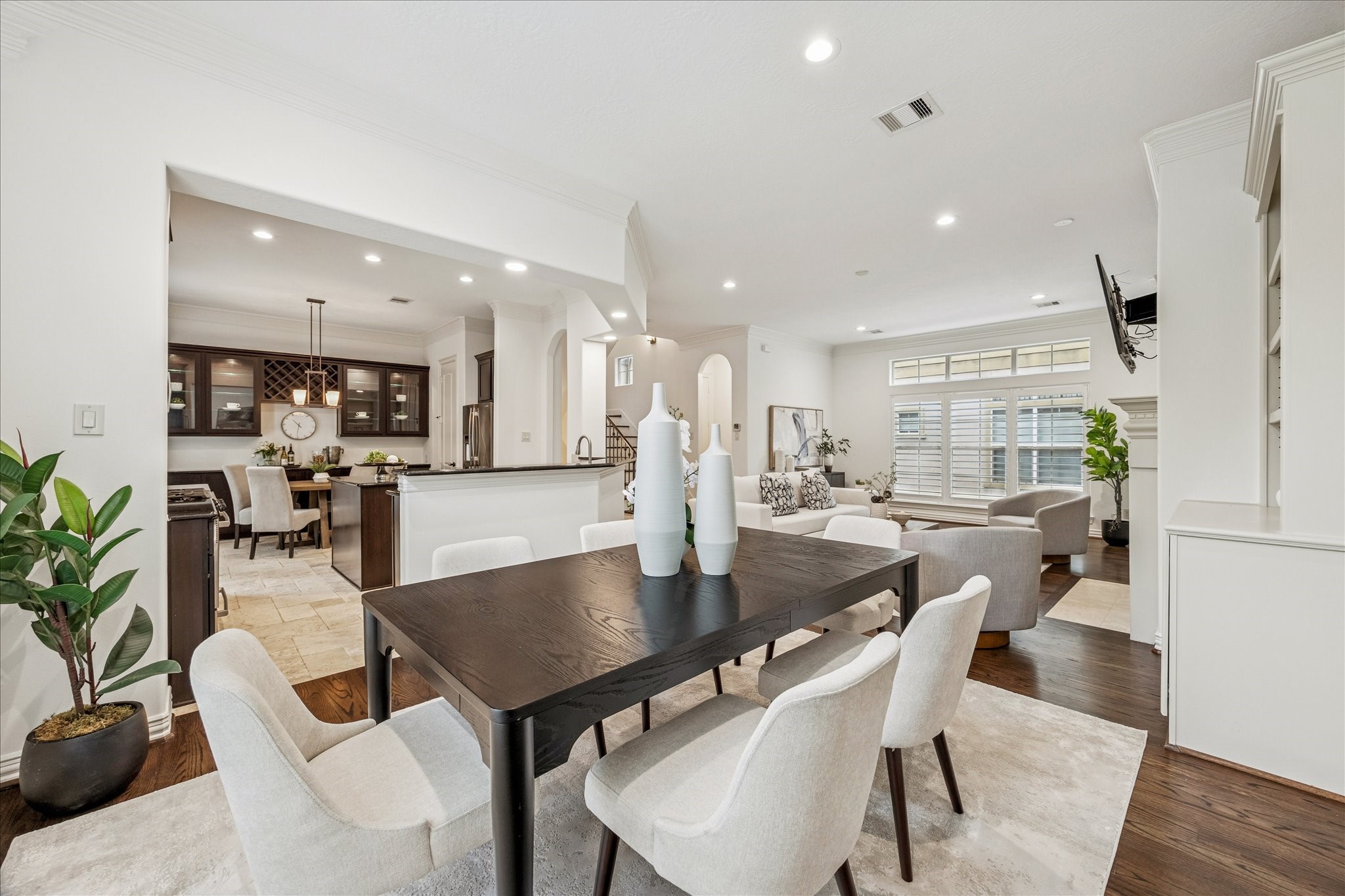 4418 Rose Street Houston, TX 77007 - Photo 34 of 34 a view of a dining area with furniture