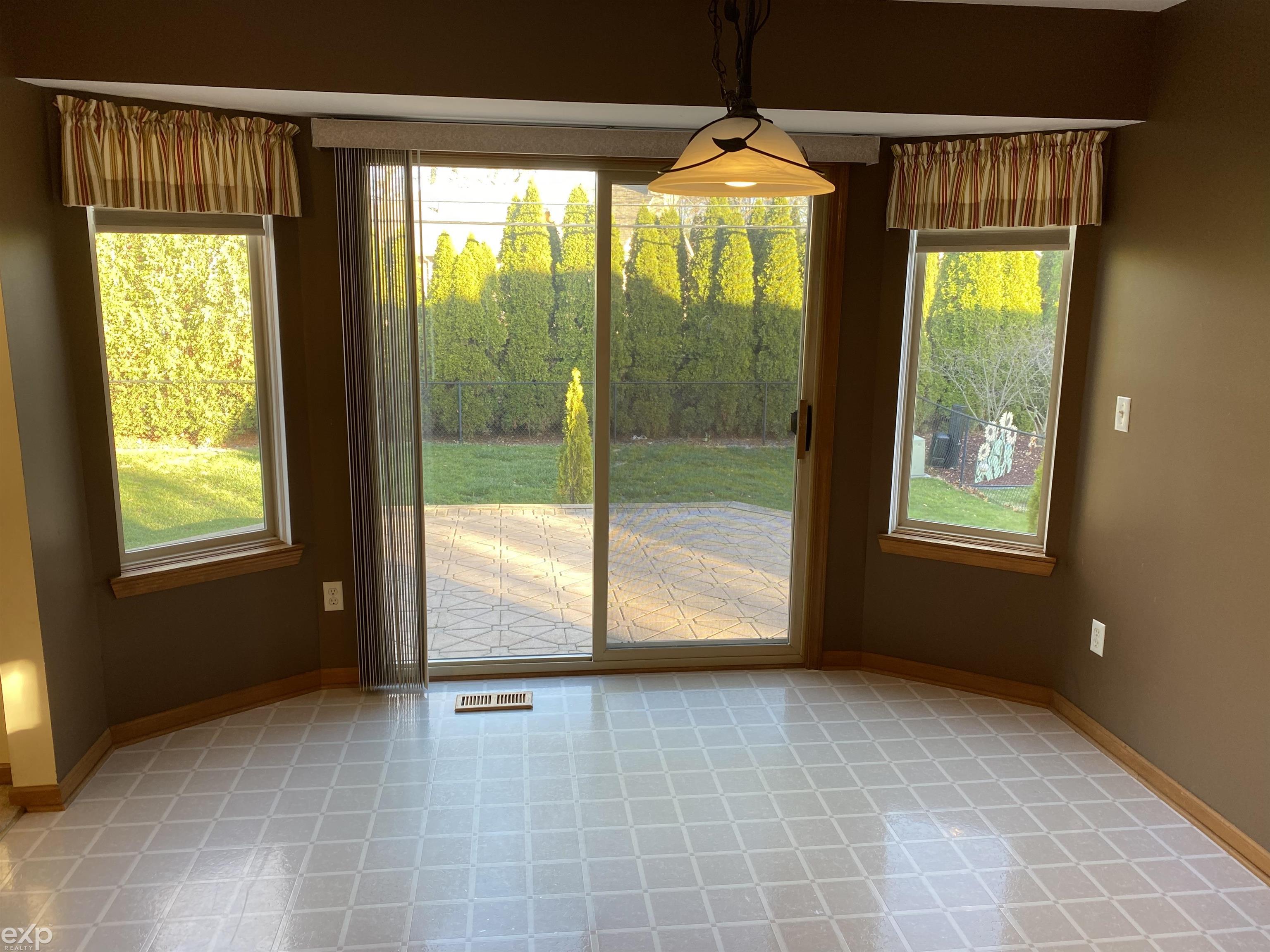 49414 Monte Road New Baltimore, MI 48047 - Photo 6 of 40 50095471-5.JPG