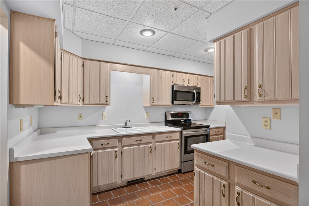 12 Lookout Lane Salem, SC 29676 - Photo 32 of 47 Downstairs 2nd full kitchen with stacked full size laundry.