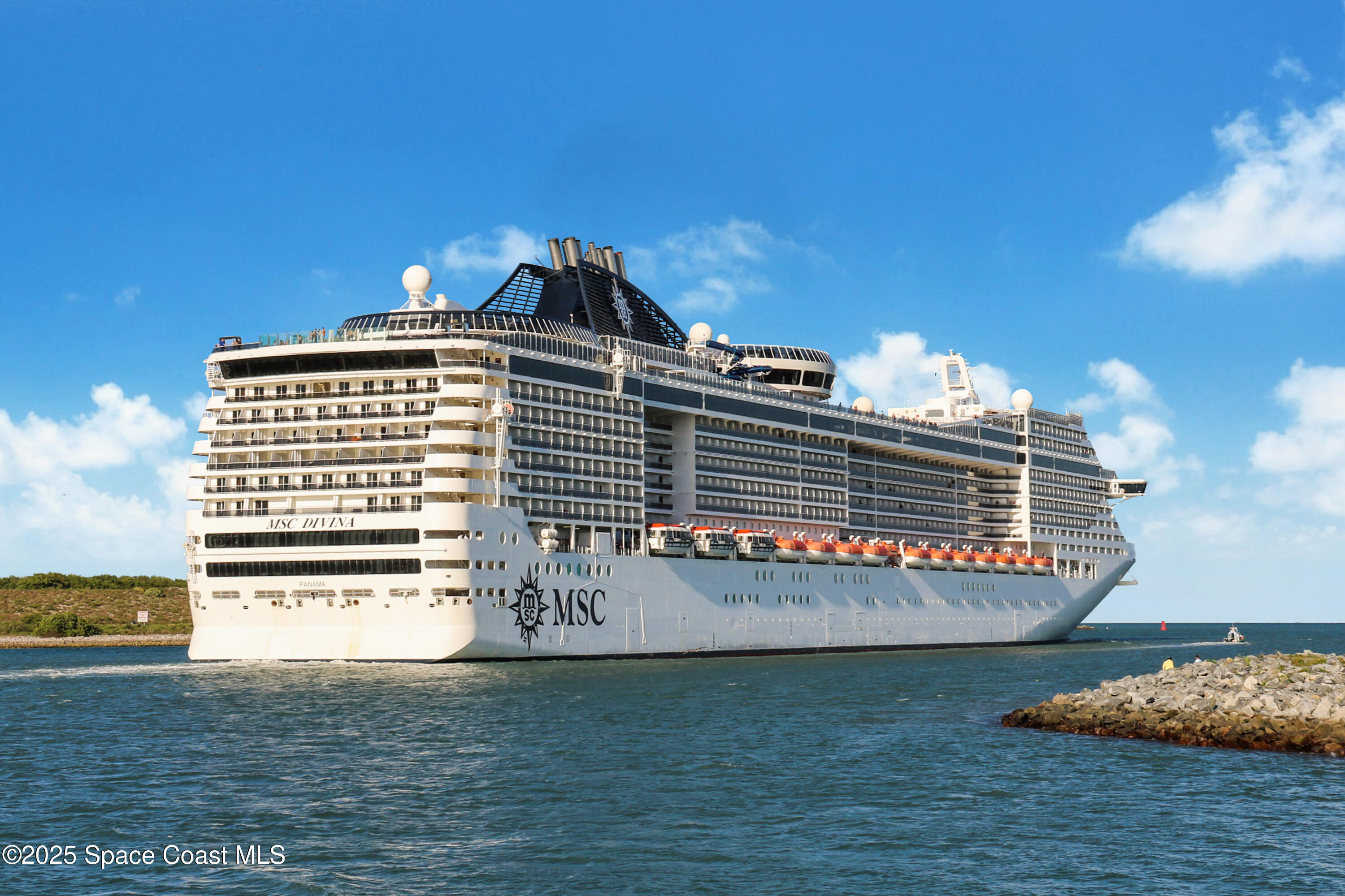 327 Wilson Avenue Cocoa Beach, FL 32931 - Photo 7 of 7 a view of a large building