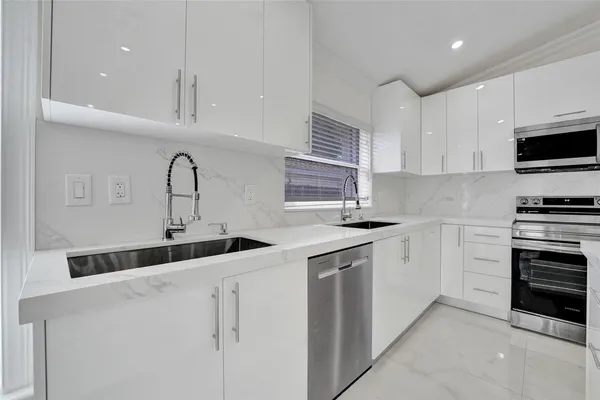 $4,500 | 4966 Southwest 33rd Terrace, Hollywood, FL 33312