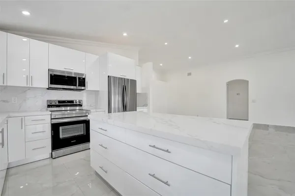 $4,500 | 4966 Southwest 33rd Terrace, Hollywood, FL 33312