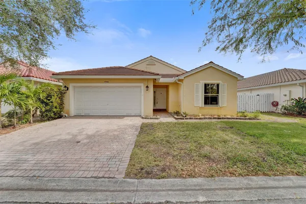 $4,500 | 4966 Southwest 33rd Terrace, Hollywood, FL 33312