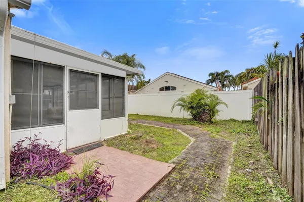 $4,500 | 4966 Southwest 33rd Terrace, Hollywood, FL 33312