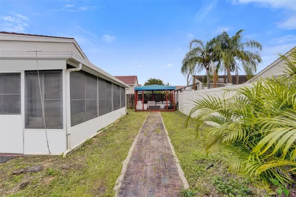 $4,500 | 4966 Southwest 33rd Terrace, Hollywood, FL 33312