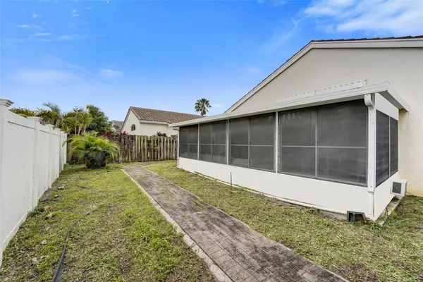$4,500 | 4966 Southwest 33rd Terrace, Hollywood, FL 33312