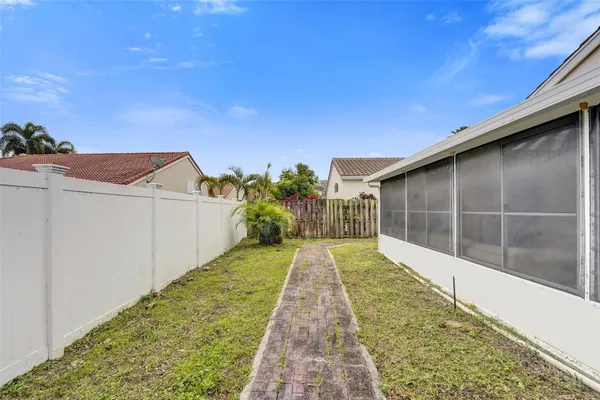 $4,500 | 4966 Southwest 33rd Terrace, Hollywood, FL 33312