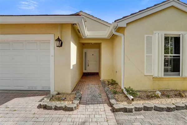 $4,500 | 4966 Southwest 33rd Terrace, Hollywood, FL 33312