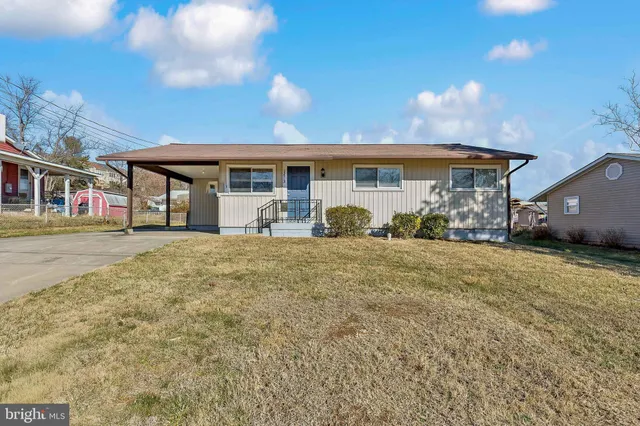 $400,000 | 13513 Fitzhugh Lane, Woodbridge, VA 22191