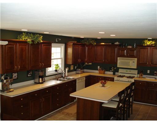 336 South Ritter Sewickley, PA 15143 - Photo 7 of 17 Kitchen. THE SPACIOUS KITCHEN OFFERS GAS APPLIANCES, STUNNING TILED FLOORS AND AND EAT-IN SPACE FOR MULTIPLE PLACE SETTINGS.