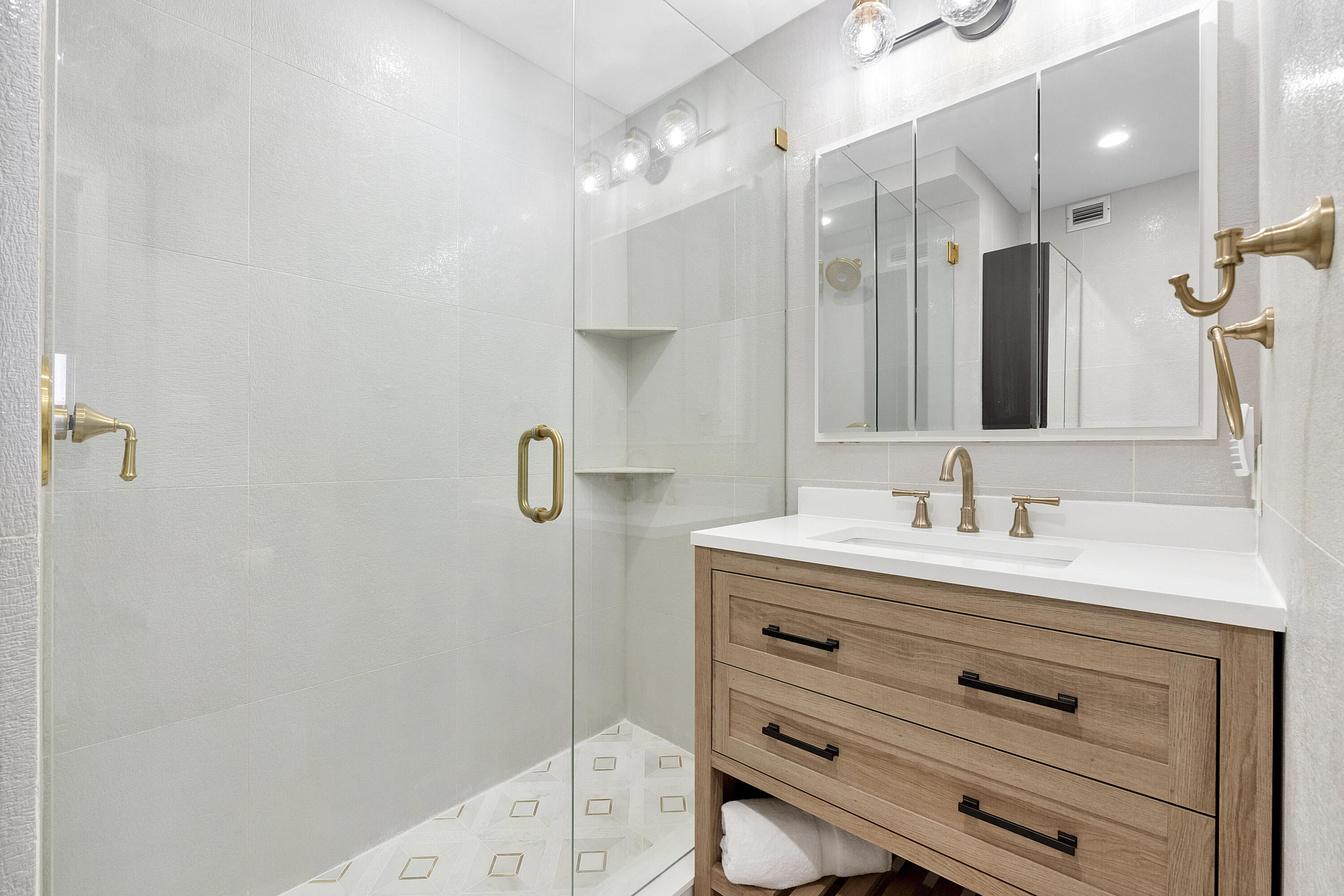 2871 North Ocean Boulevard, Unit D406 Boca Raton, FL 33431 - Photo 36 of 64 2871 N Ocean Blvd u406_033