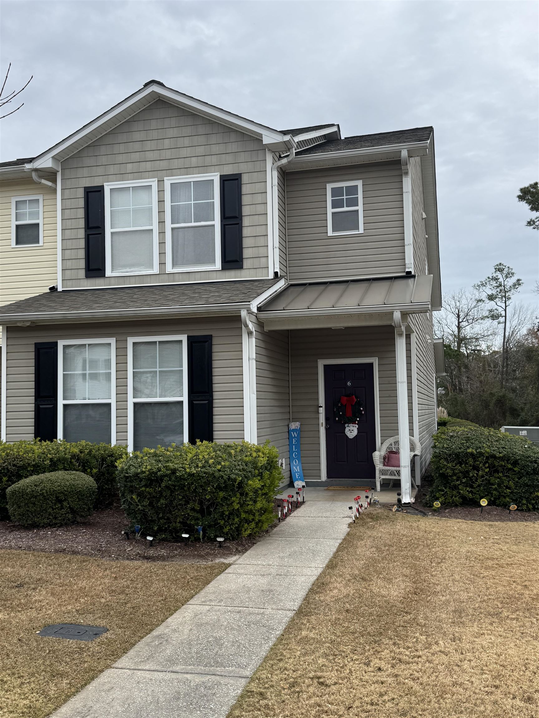 View of front facade with a porch