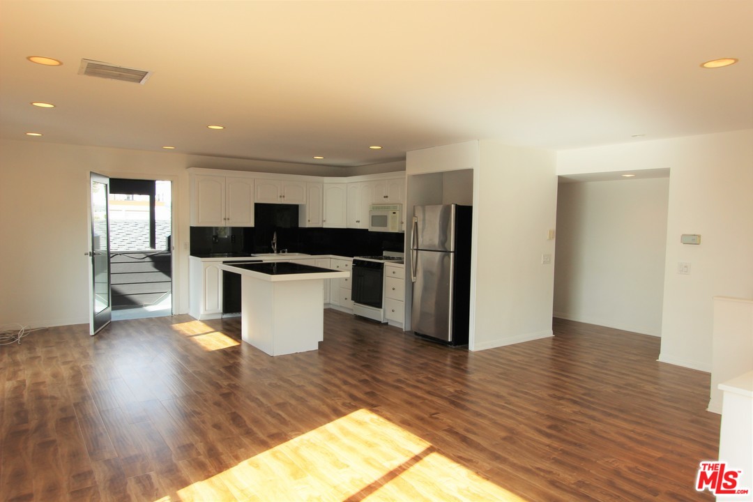15 Westwind Street, Unit A Marina del Rey, CA 90292 - Photo 9 of 22