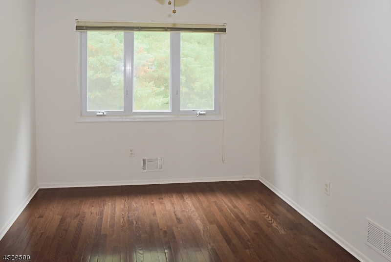 149 Patriots Road Morris Plains, NJ 07950 - Photo 7 of 19
