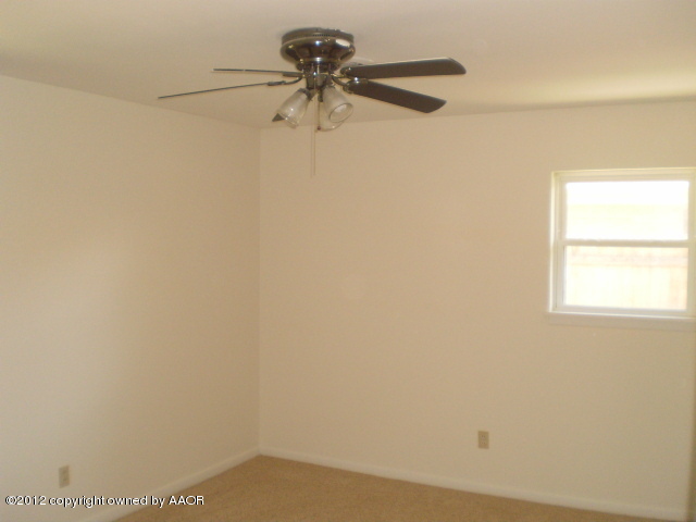 6202 Calumet Road Amarillo, TX 79106 - Photo 7 of 13 a view of a small space