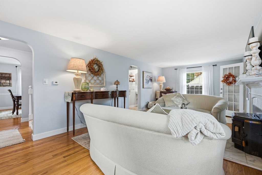 42 Redstone Drive Springfield, MA 01118 - Photo 4 of 37 a living room with furniture a wooden floor and a mirror