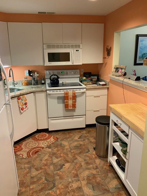 315 Rantoul Street, Unit 407 Beverly, MA 01915 - Photo 4 of 19