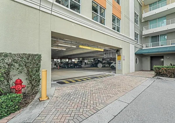 $5,750 | 625 Casa Loma Boulevard, Unit 304, Boynton Beach, FL 33435