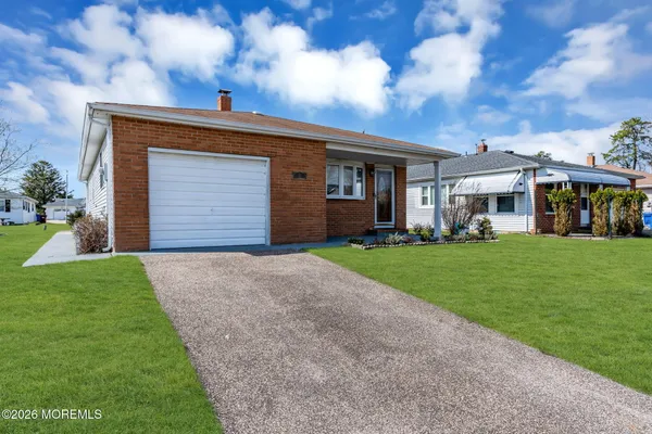 a front view of house with yard