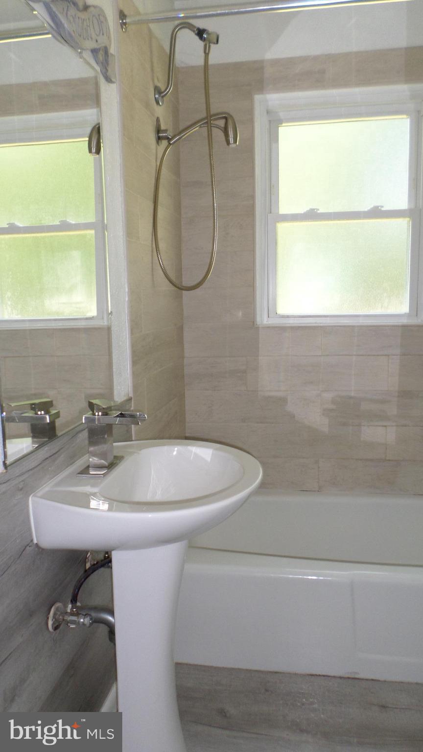 430 Holly Way Colonial Beach, VA 22443 - Photo 12 of 17 bathroom