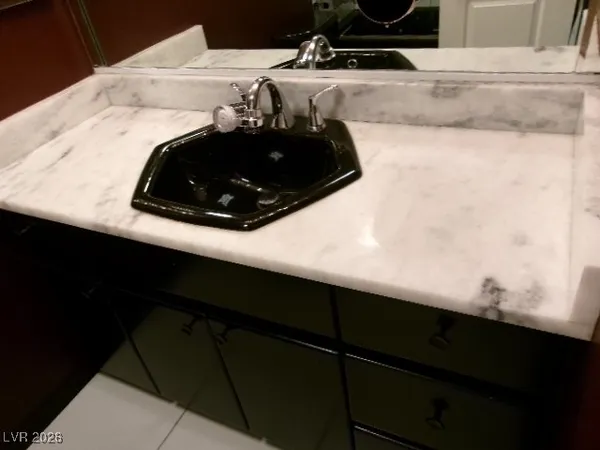 $2,490 | 3111 Bel Air Drive, Unit 9E, Las Vegas, NV 89109