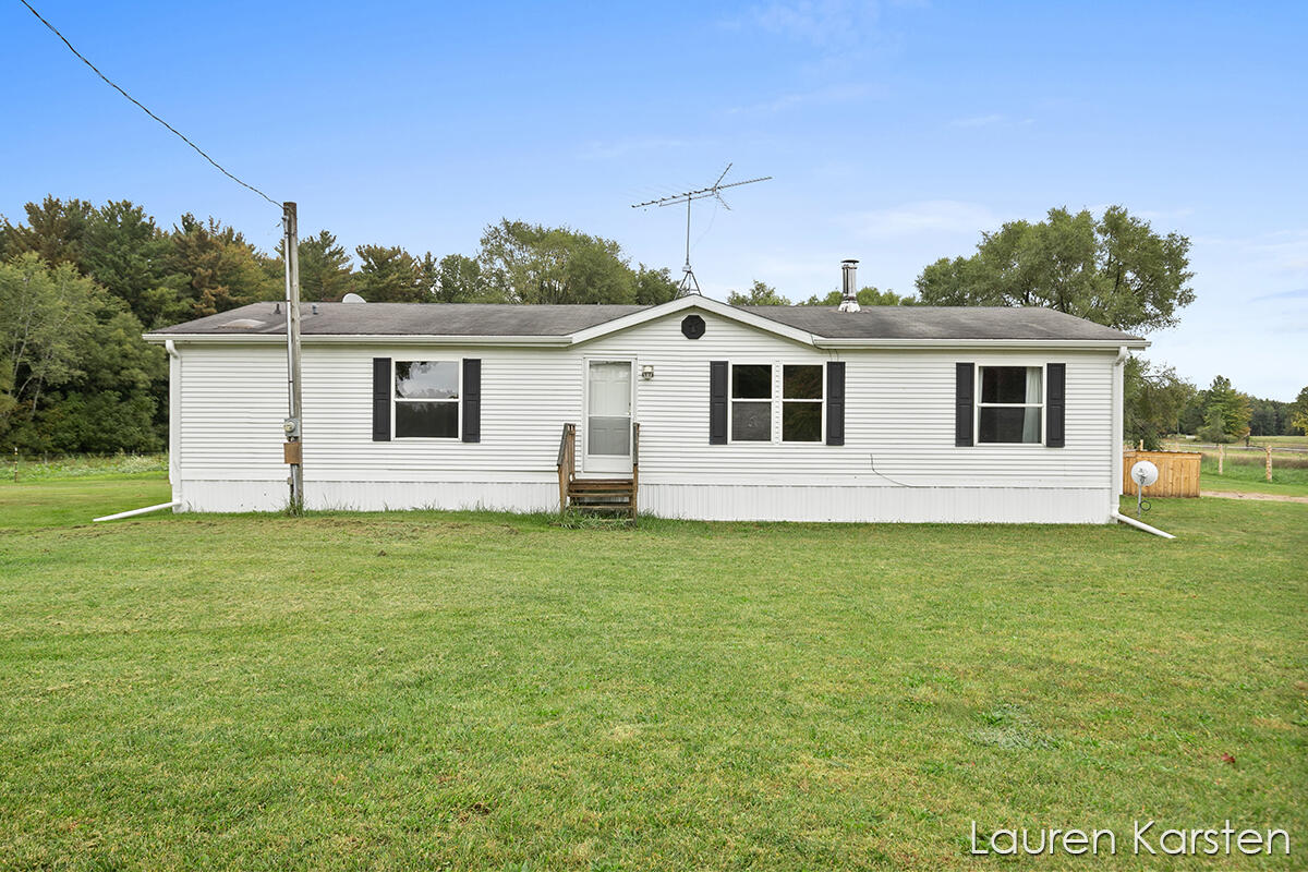 10606 Marble Road Morley, MI 49336 - Photo 1 of 29 IMG_1000