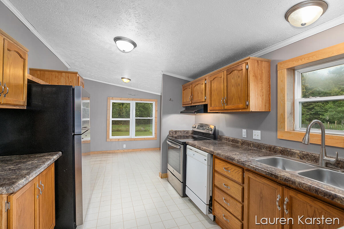 10606 Marble Road Morley, MI 49336 - Photo 11 of 29 IMG_1010