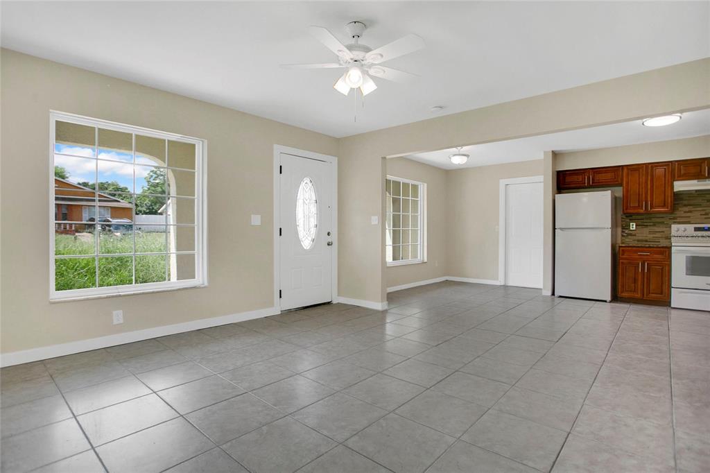 10419 Olcot Street Orlando, FL 32817 - Photo 4 of 23