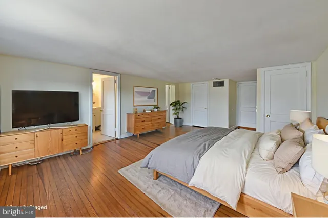 $2,499 | 456 North Easton Road, Glenside, PA 19038